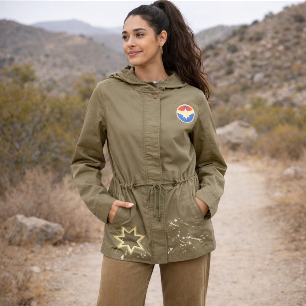 Her Universe Marvel Ms. Marvel Patch Anorak army green Women's Jacket Sz M